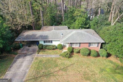 4132 Haverhill Dr, Atlanta GA  30342-3818 exterior