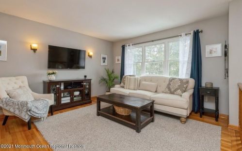 107 Statesir Pl, Tinton Falls, NJ 07701-6141