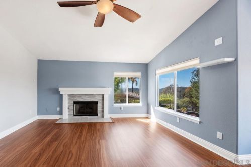 1597 Parkview Dr, Vista CA  92081-8750 exterior