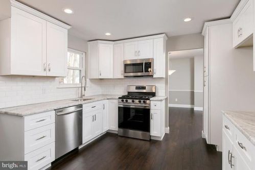 15 Bridge Dr, Blenheim, NJ 08012-2333
