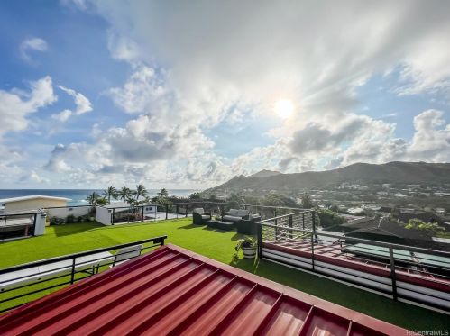4126 Papu Cir, Honolulu HI  96816-4837 exterior
