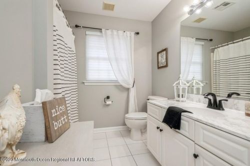 106 High St, Tinton Falls NJ 07724-3424 exterior