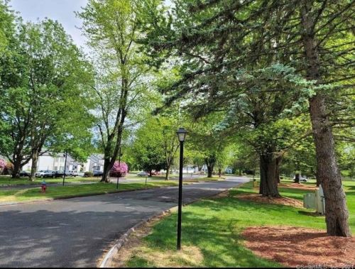 1310 Twin Circle Dr, Wapping, CT 06074-2614