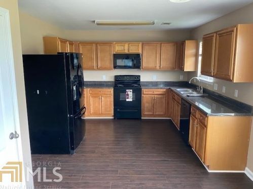 711 Broderick Cir, Warner Robins, GA 31088-2415