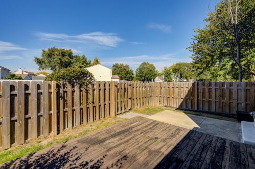 552 Alton Ct, Carol Stream IL  60188-9212 exterior