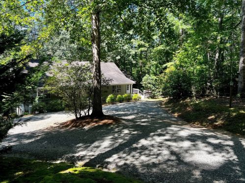 410 Holly Ln, Cleveland, GA 30528-2746