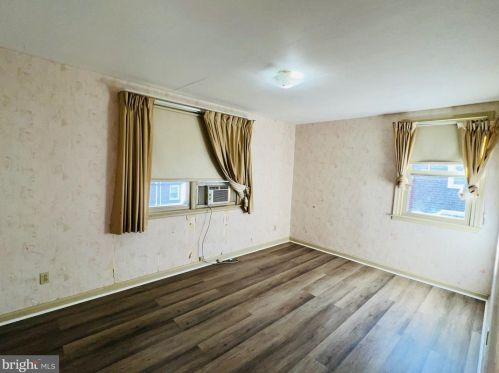 8125 Farnsworth St, Philadelphia PA 19152-3008 exterior