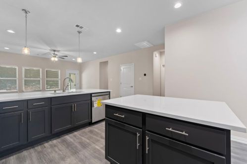 1525 Doyle Ave, Dallas TX  75203-3223 exterior