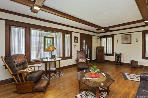 6268 Palm Ave, Riverside CA  92506-2021 exterior