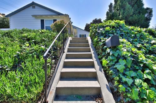 9818 Emerado Dr, Whittier, CA 90603-1627