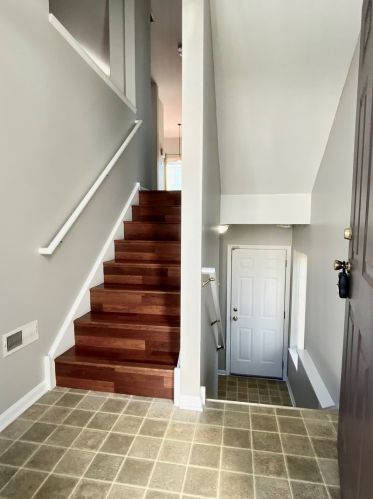 1046 Savoy Ct, Elk Grove Vlg, IL 60007-3484