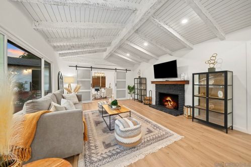 2204 Woodwind Dr, Encinitas, CA 92024-6435