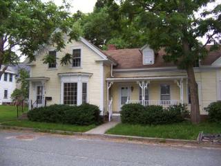4 Cooper St, Bridgewater, NH 03264-1105