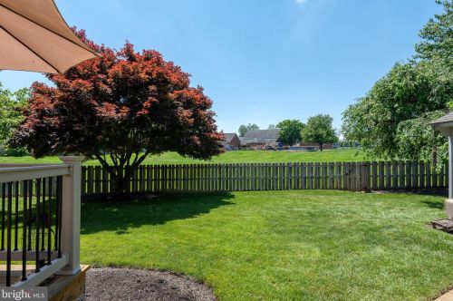 884 Salisbury Ct, Lancaster PA  17601-4481 exterior