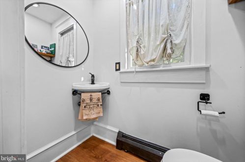 24 Evergreen Ln, Tavistock NJ  08033-1202 exterior