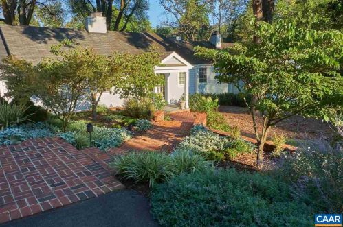 16 Canterbury Rd, Charlottesville, VA 22903-4702