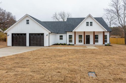 707 Polly Ave, Azle, TX 76020-3451