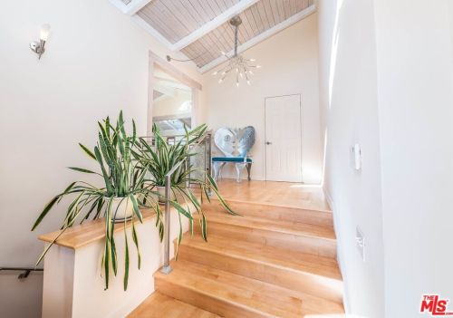 21530 Saddle Peak Rd, Topanga, CA 90290-3413