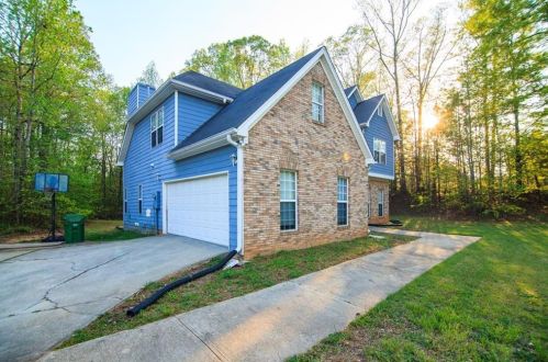 2865 Fairburn Cir, Atlanta, GA 30331-6000