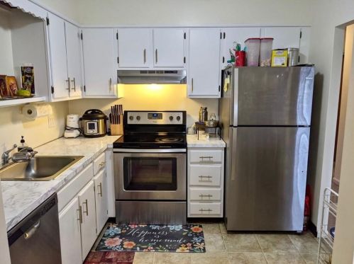 196 Old River Rd, Lincoln, RI 02865-1119