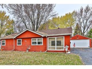 911 Queens Ln, Anoka, MN 55303-2839