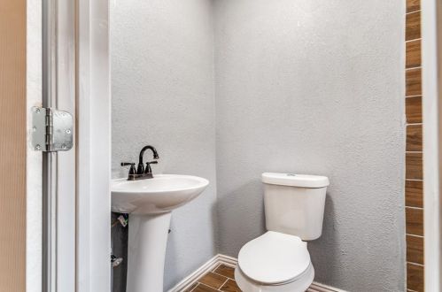 2504 Donalee St, Fort Worth TX  76105-4911 exterior