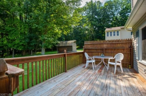20 Hunters Ln, Andover, NJ 07821-3301