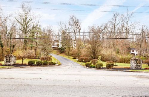 399 Galbraith Rd, Cincinnati OH  45215-5038 exterior
