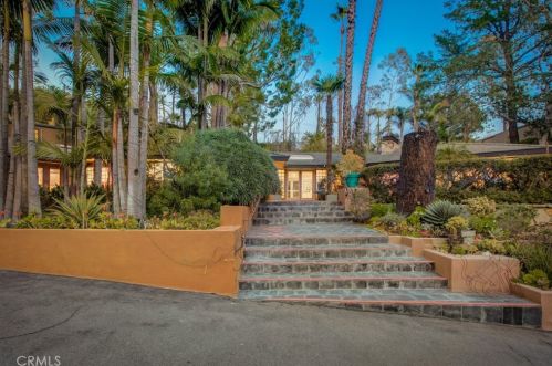 9885 Deerhaven Dr, Santa Ana, CA 92705-7501