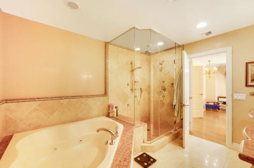 1360 Greenbriar Rd, Glendale CA  91207-1254 exterior