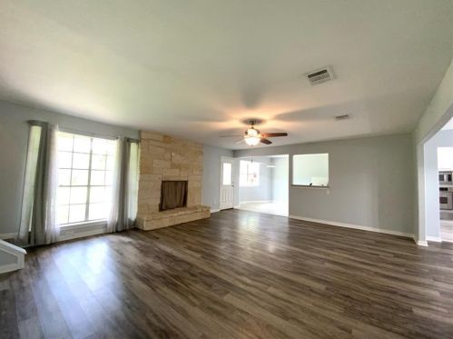 803 Glen Hollow Dr, Conroe TX  77385-7716 exterior