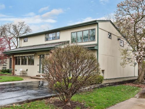 157 Richard Ave, Elmhurst, IL 60126-2919