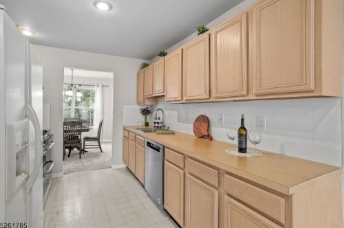 27 Grant Way, Princeton NJ  08540-1667 exterior