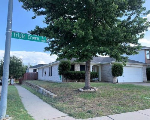 1001 Triple Crown Dr, Fort Worth, TX 76179-2326