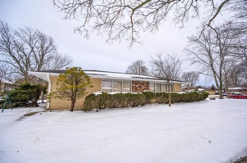 1615 Rosetree Ln, Mount Prospect, IL 60056-1684