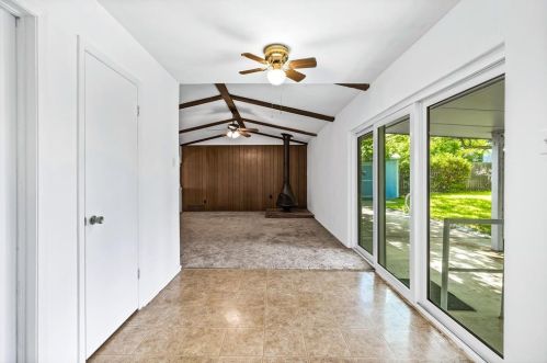 2110 Bordeaux Dr, Carrollton TX 75007-5501 exterior