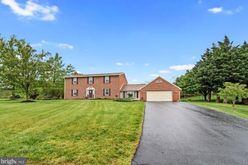 1644 Yorktowne Dr, York, PA 17408-2239