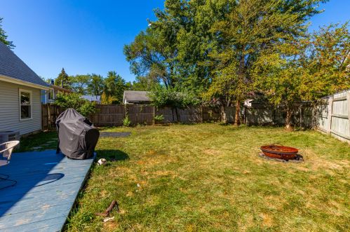 165 Gdn Dr, Lemont IL  60440-2668 exterior