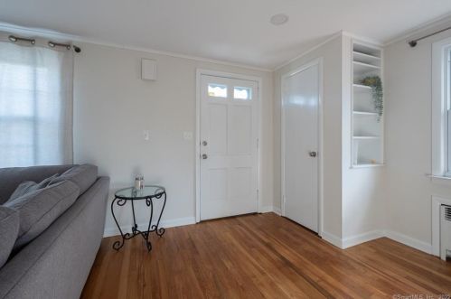 11 Dobson Cir, Middletown CT  06457-4603 exterior