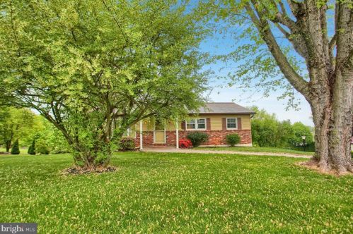 893 Elham Dr, York, PA 17406-8674