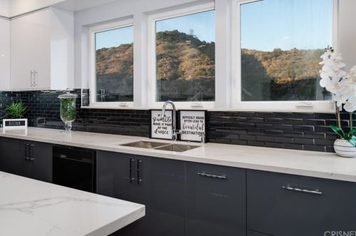 1652 Gladys Dr, Glendale CA  91206-1616 exterior