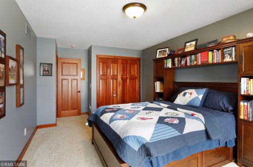 4766 Cumberland St, Saint Paul MN  55126-6061 exterior