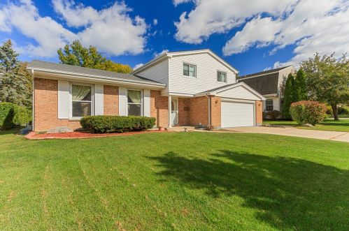 1012 White Oak St, Arlington Hts, IL 60005-3031