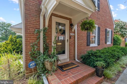 4301 35th St, Arlington, VA 22206-1803