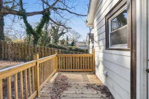 984 Burns Dr, Atlanta GA  30310-4632 exterior