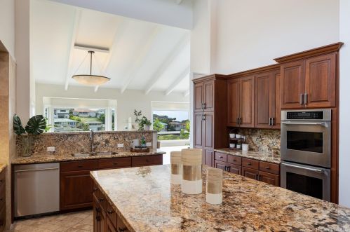 2098 Aliali Pl, Honolulu HI  96821-2601 exterior