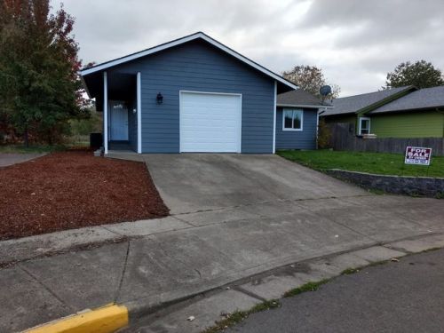 2017 Cypress Ct, Lebanon OR  97355-1286 exterior
