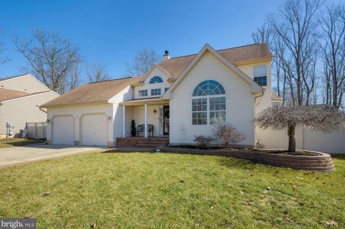 17 Britt Lea Dr, Erial, NJ 08081-2227