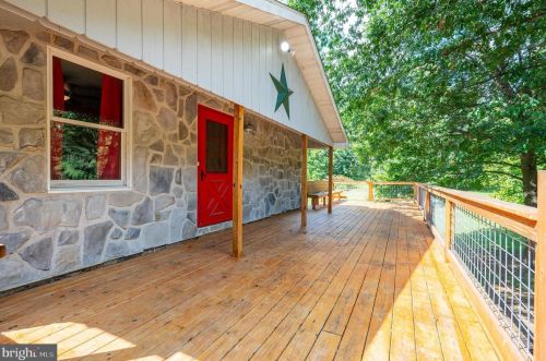 365 Big Oak Dr, Shepherdstown WV 25443-4598 exterior