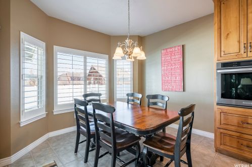 1238 Bateman Pt Dr, Taylorsville UT 84084-2590 exterior